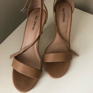 Nude heel